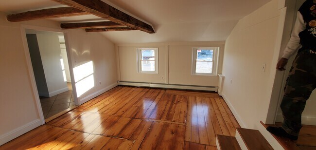 Building Photo - 458 Market St.