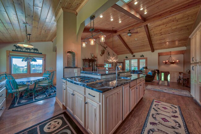Building Photo - 9 Juniper Ln