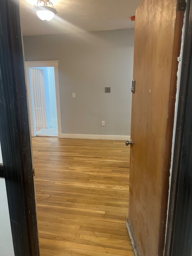 Building Photo - 31 Middleton St