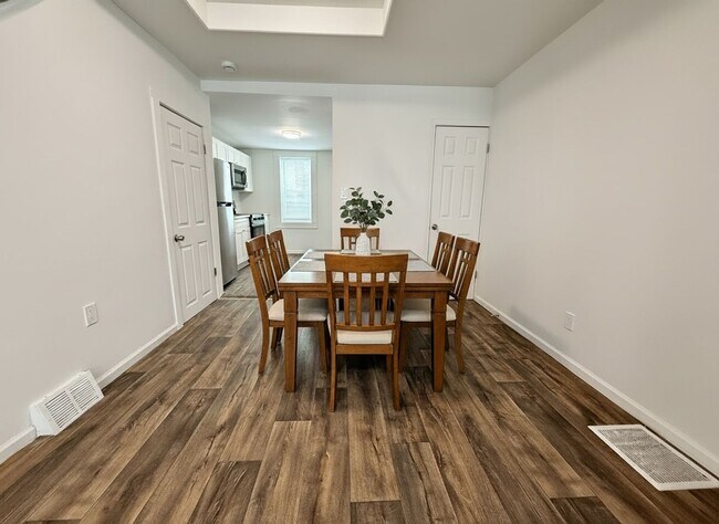 Building Photo - Spacious 3BR Home in Point Breeze Near Parks & Broad Street