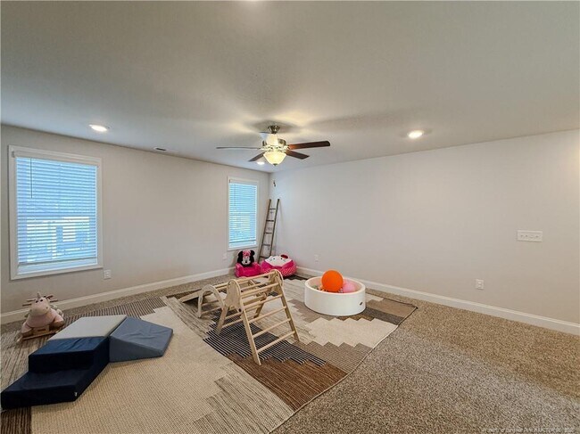 Building Photo - 490 Bedford Dr