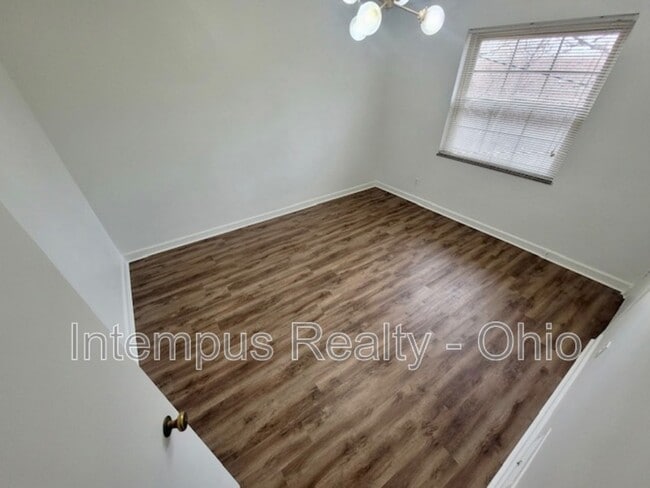 Building Photo - 1060 Sells Ave