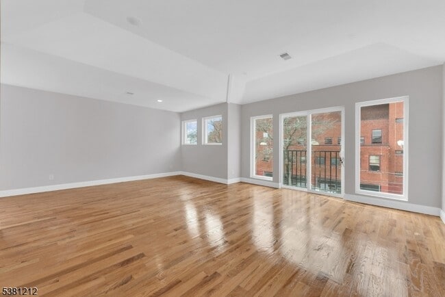 Building Photo - 138 Milford Ave