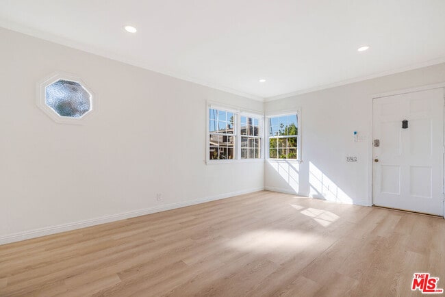 Building Photo - 2310 1/2 Pisani Pl