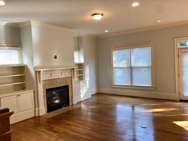 Building Photo - 1043 Antioch Dr NE