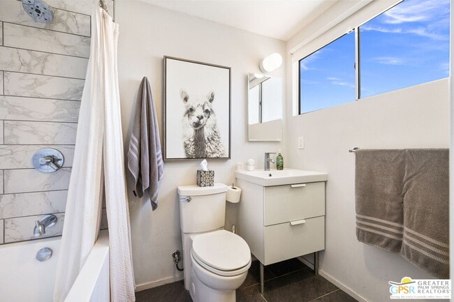 Building Photo - 2267 N San Antonio Rd