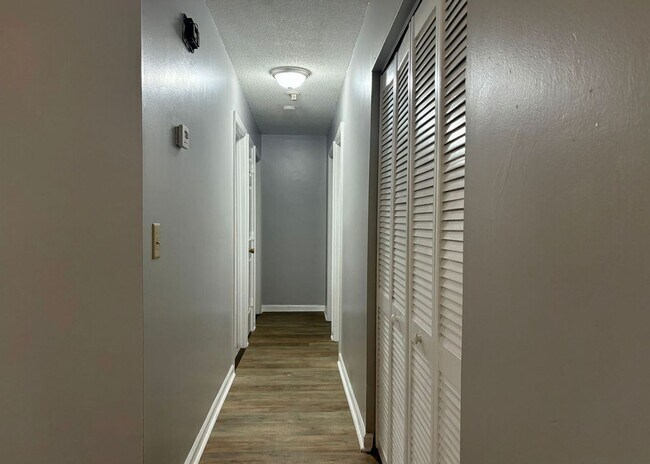 Building Photo - Charming 3 BR/2 BA Home in Crowfield Plantation