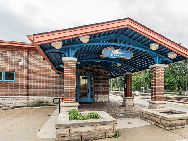 Building Photo - 6747 N Olmsted Ave