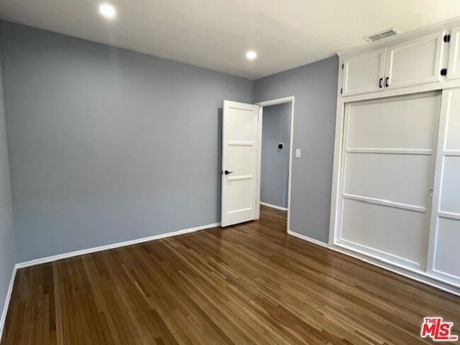 Building Photo - 7330 W 89th St