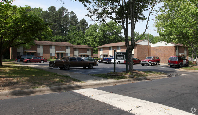 Primary Photo - Franklin Court Apartments