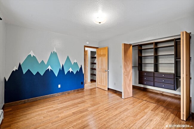 Building Photo - Hillside Retreat