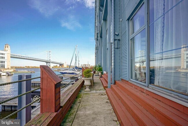 Building Photo - 3 N Christopher Columbus Blvd