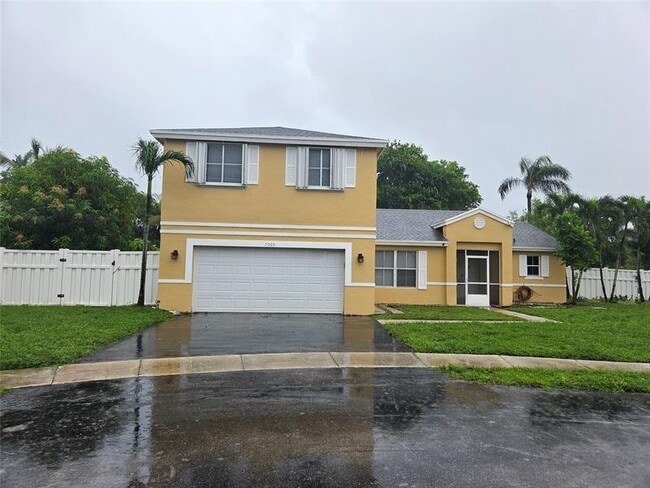 Building Photo - 7000 SW 39th Ct