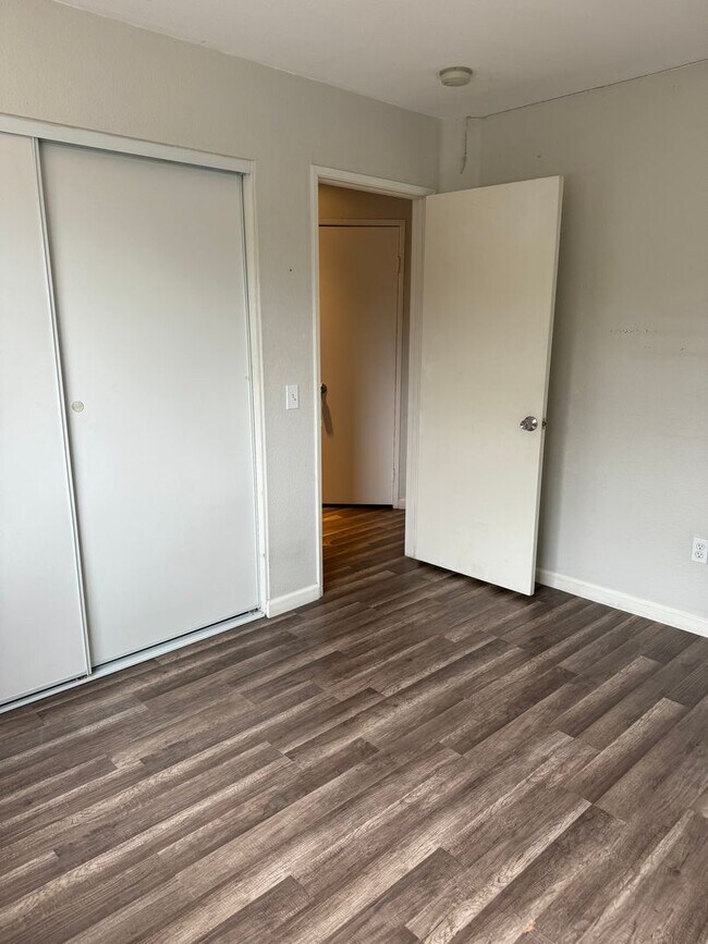 Building Photo - 3215 Glancy Dr