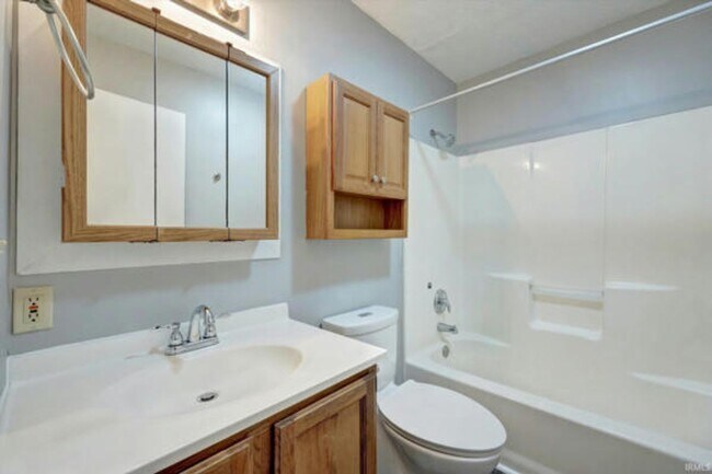 Building Photo - Available now!! Great quiet neighborhood —...