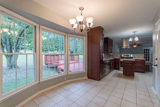 Building Photo - Beautiful 4 sided brick 4BR/3BA ranch home in Dunwoody, GA.