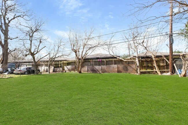 Building Photo - 8118 Panay Dr