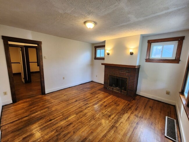 Building Photo - 4 BR home with first-floor living, new roof, and a private-feeling backyard in Lincoln Place