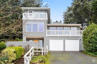 Building Photo - FURNISHED! Exquisite 3-Bedroom Furnished H...