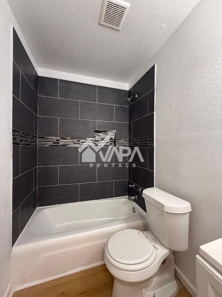 Building Photo - 4926 Lark Ave