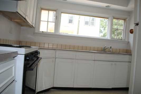 Building Photo - Spacious and Bright 3 Bedroom Townhouse