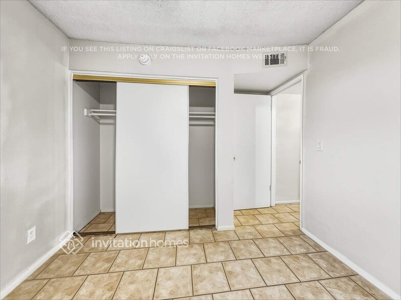 Building Photo - 5630 W Hubbell St