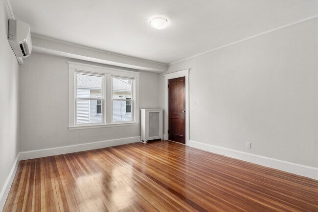 Building Photo - 35 Rossmere St