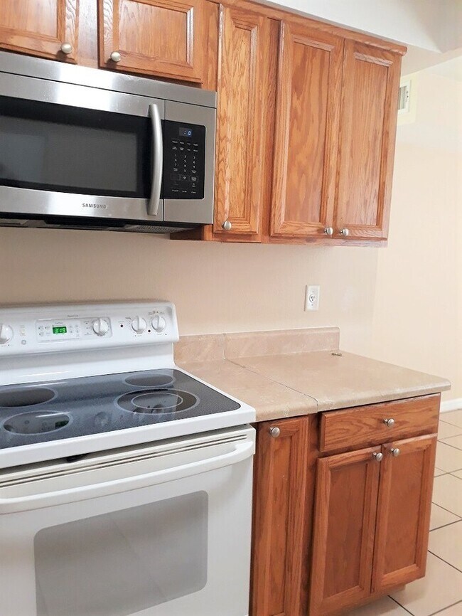 Building Photo - 3/1 With Garage In Audubon Park!