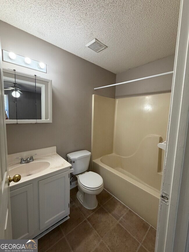 Building Photo - 409 Baltic Ct