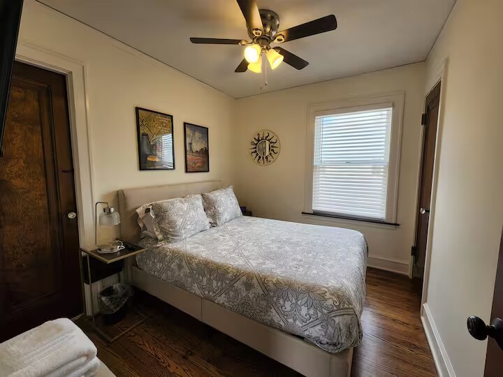 Building Photo - 3729 N Seminary Ave