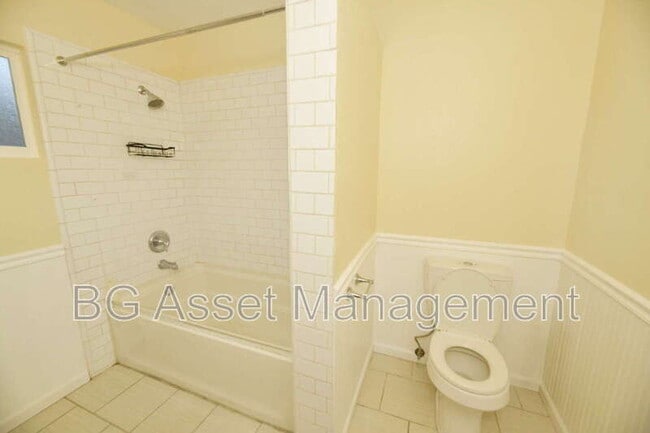 Building Photo - 3830 Twin Oaks Way