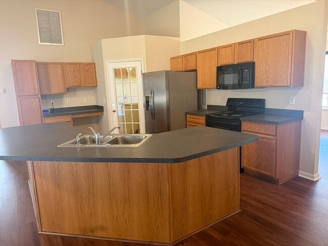 Building Photo - Newly renovated ranch home