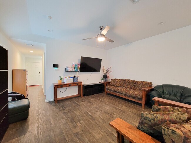 Building Photo - 14741 Hazel Br Dr