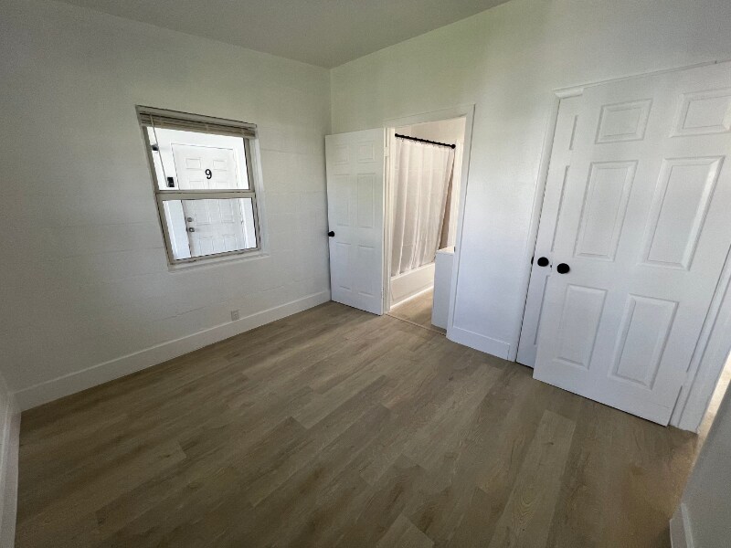 Building Photo - 320 NE 13th Ave