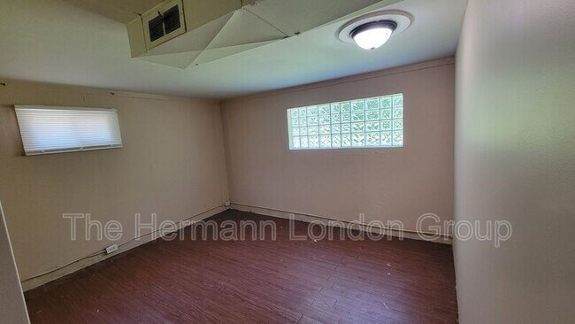 Building Photo - 3437 Elmhurst Dr