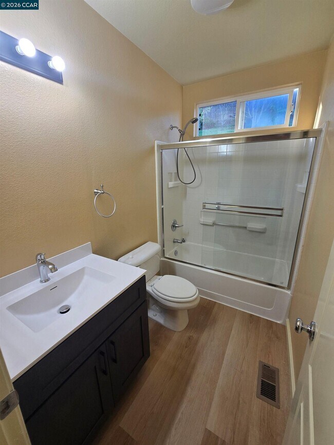 Building Photo - 894 Bridgeway Cir