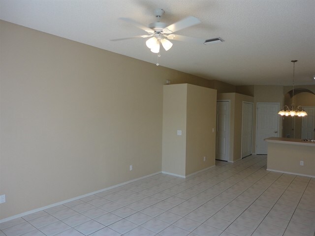 Building Photo - 451 Sand Ridge Dr