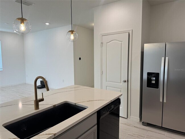 Building Photo - 279 Sunfish Dr