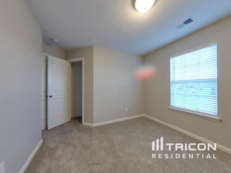 Building Photo - 706 Cottoncloud Dr