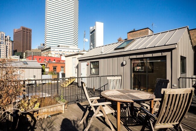 Building Photo - 111 Beach St