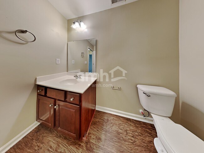 Building Photo - 202 Short Woods Ct