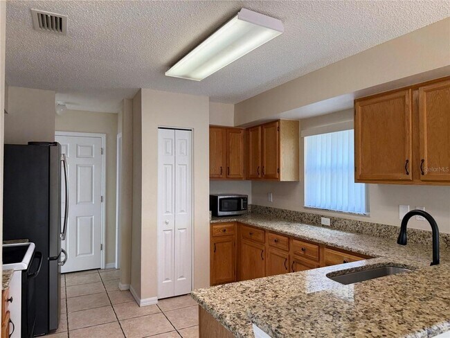 Building Photo - 758 Burlwood St