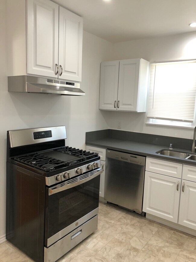 Building Photo - 1144 Rexford Dr