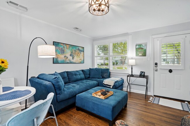 Building Photo - Fully Furnished Home, CONVENIENT LOCATION