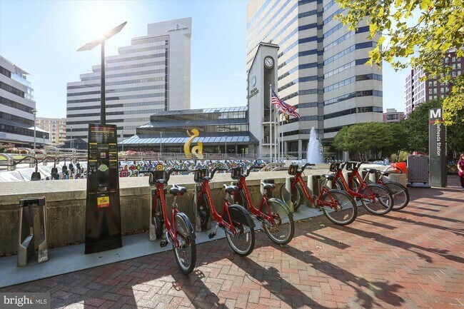 Building Photo - 4915 Hampden Ln