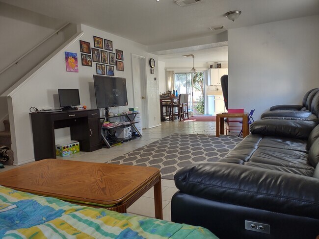 Building Photo - 19 Fannin Post