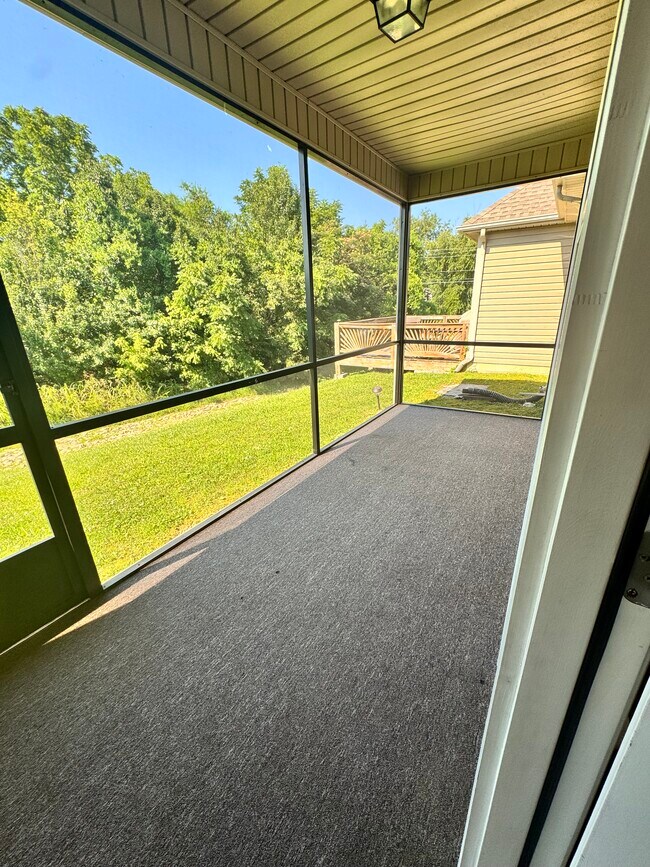 Building Photo - 2855 Amsterdam Ln