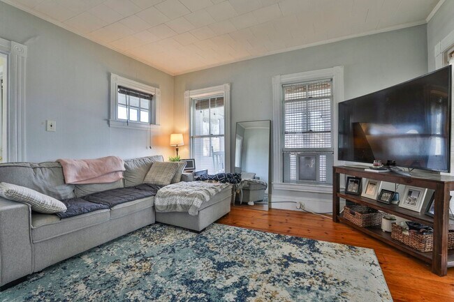 Building Photo - 482 Reservoir Ave