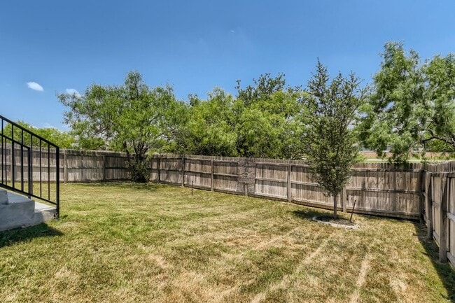 Building Photo - 3BR/2 Bath 1-Story on greenbelt, loads of extras!