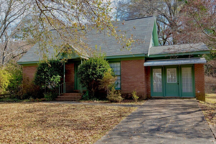 Building Photo - Southside Auburn Cottage